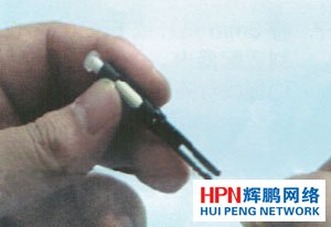 制備好的纖芯插入8812 TLC FC單模光纖連接器主體